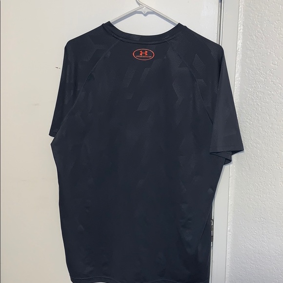Under Armour Workout Shirt and Quarterzip set - Picture 2 of 4